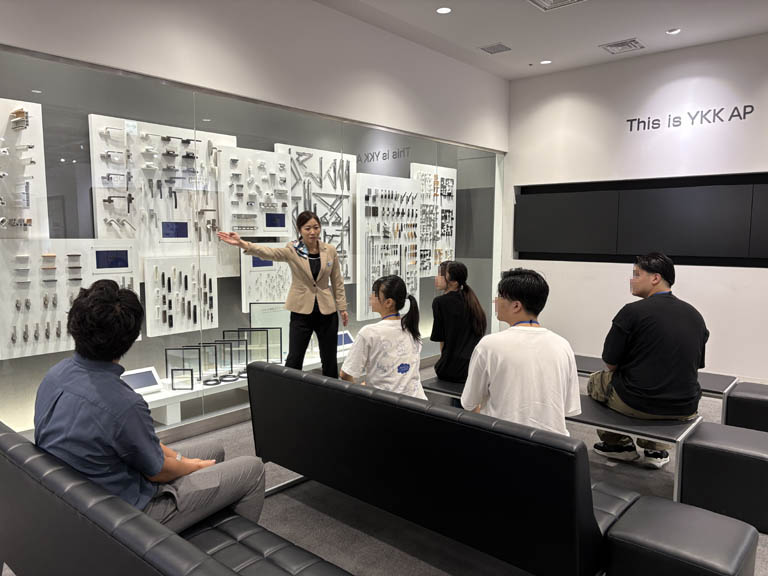 YKKAP体感ショールームを見学