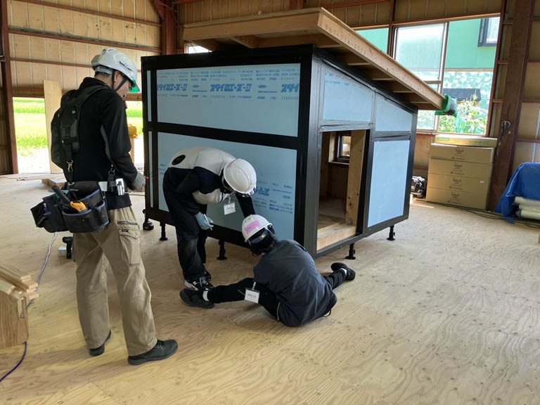 ワークショップ「断熱小屋づくり」
