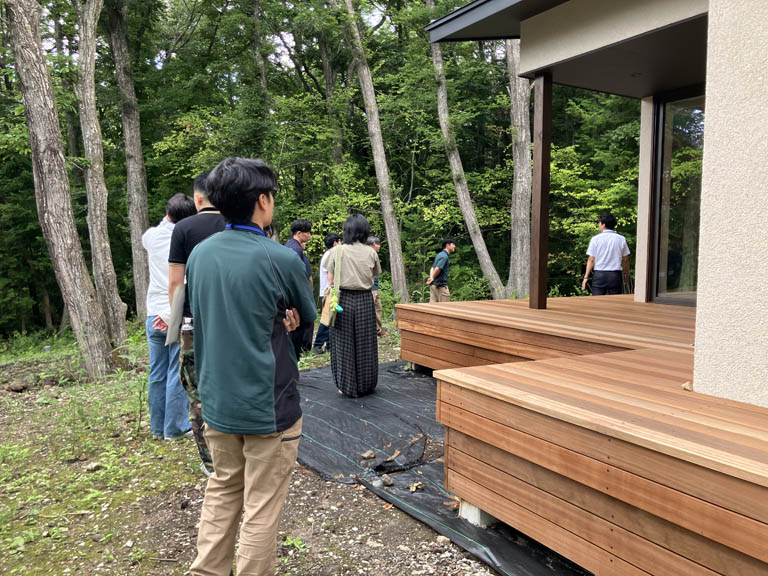 建築中の現場見学（設計施工：軽井沢建築社）