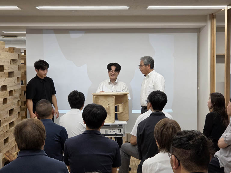 軽井沢建築社の若手スタッフから取組の発表