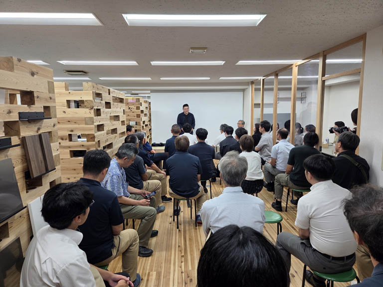 軽井沢建築社の若手スタッフから取組の発表